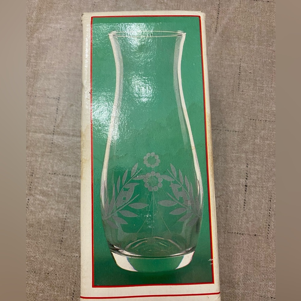 Vintage 1986 Hand Cut Etched Floral Engraved Crystal Pear Shape Bud Vase 7” NIB